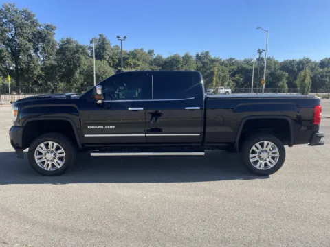 More photos of 2018 GMC Sierra 2500HD Denali at Park Marina Motors, CA