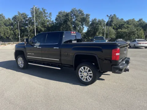 More photos of 2018 GMC Sierra 2500HD Denali at Park Marina Motors, CA