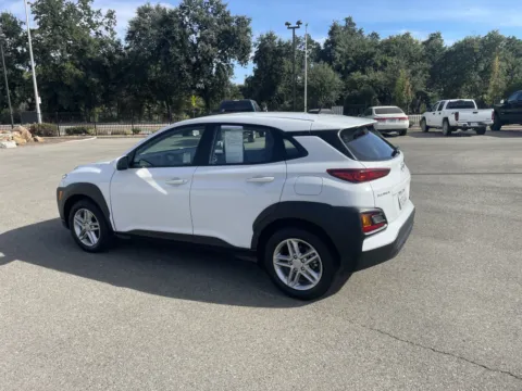 More photos of 2021 Hyundai Kona SE at Park Marina Motors, CA