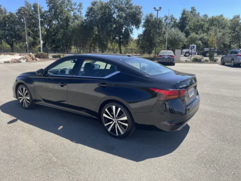 More photos of 2022 Nissan Altima 2.5 SR at Park Marina Motors, CA