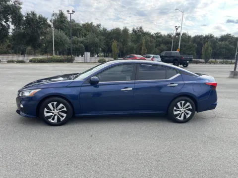More photos of 2020 Nissan Altima 2.5 S at Park Marina Motors, CA