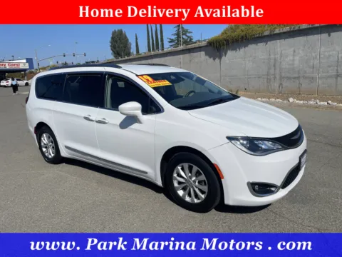 White 2019 Chrysler Pacifica Touring L for sale in Redding, CA