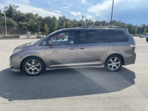 More photos of 2017 Toyota Sienna SE at Park Marina Motors, CA