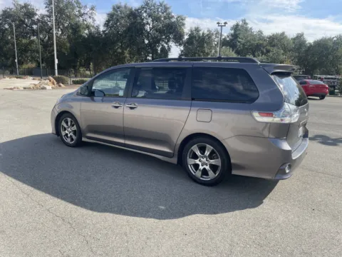 More photos of 2017 Toyota Sienna SE at Park Marina Motors, CA