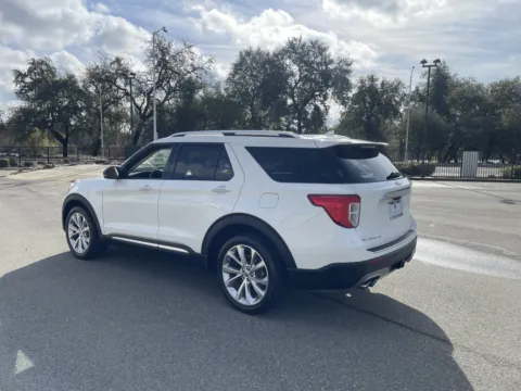 More photos of 2021 Ford Explorer Platinum at Park Marina Motors, CA
