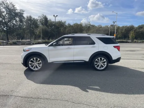 More photos of 2021 Ford Explorer Platinum at Park Marina Motors, CA