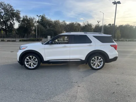 More photos of 2021 Ford Explorer Platinum at Park Marina Motors, CA