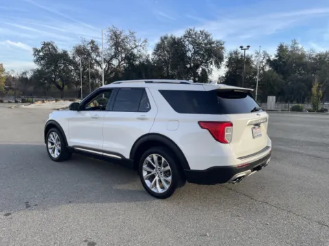 More photos of 2021 Ford Explorer Platinum at Park Marina Motors, CA