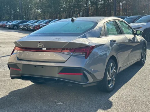 More photos of 2025 Hyundai Elantra SEL Convenience at ALM Hyundai West, GA