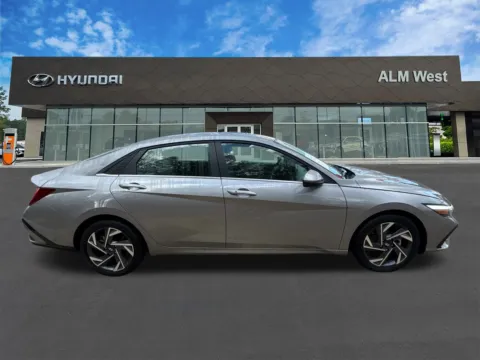 More photos of 2025 Hyundai Elantra SEL Convenience at ALM Hyundai West, GA