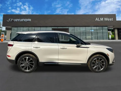 More photos of 2024 Lincoln Corsair Premiere at ALM Hyundai West, GA