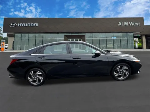 More photos of 2025 Hyundai Elantra SEL Convenience at ALM Hyundai West, GA