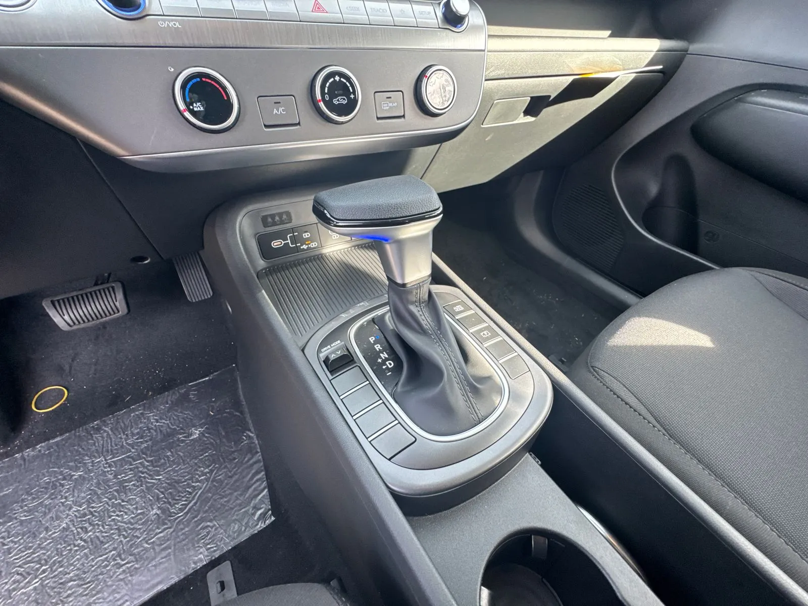 2026 Hyundai Kona SE - Photo 30