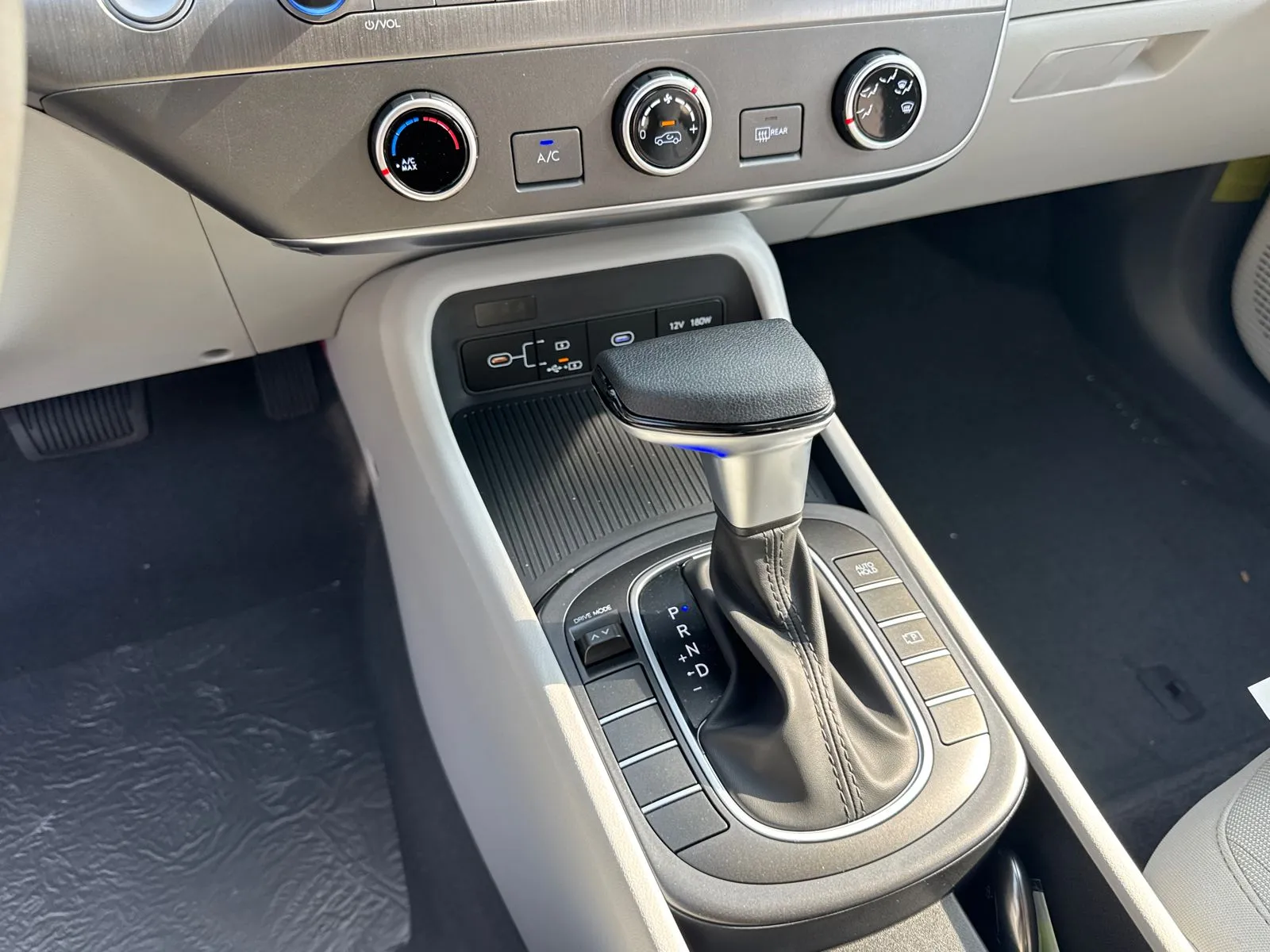 2026 Hyundai Kona SE - Photo 30