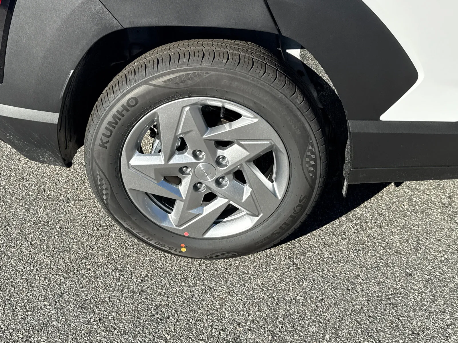 2026 Hyundai Kona SE - Photo 18