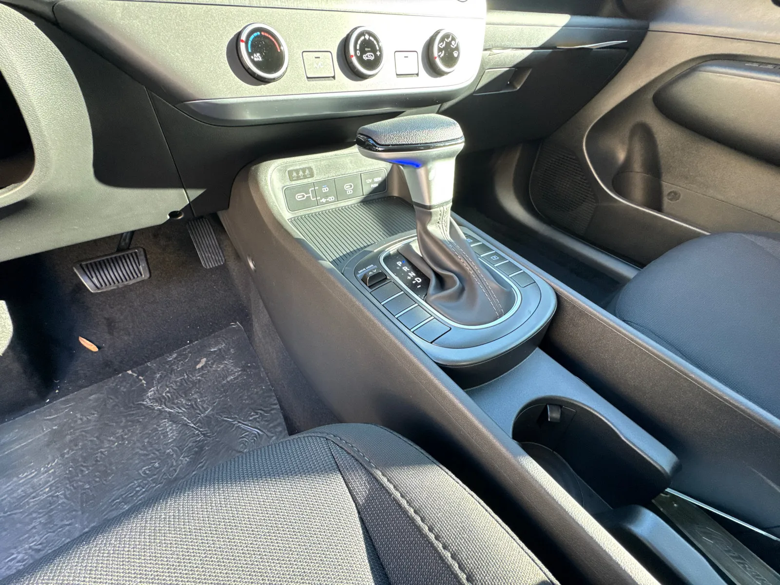 2026 Hyundai Kona SE - Photo 31