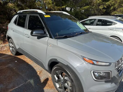 Photos of 2022 Hyundai Venue Limited for sale in Lithia Springs, GA at ALM Hyundai West