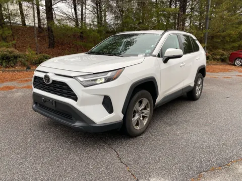 White 2023 Toyota RAV4 XLE for sale in Lithia Springs, GA