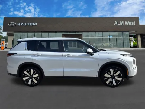 More photos of 2025 Mitsubishi Outlander SE at ALM Hyundai West, GA
