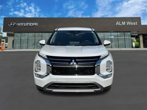 Photos of 2025 Mitsubishi Outlander SE for sale in Lithia Springs, GA at ALM Hyundai West