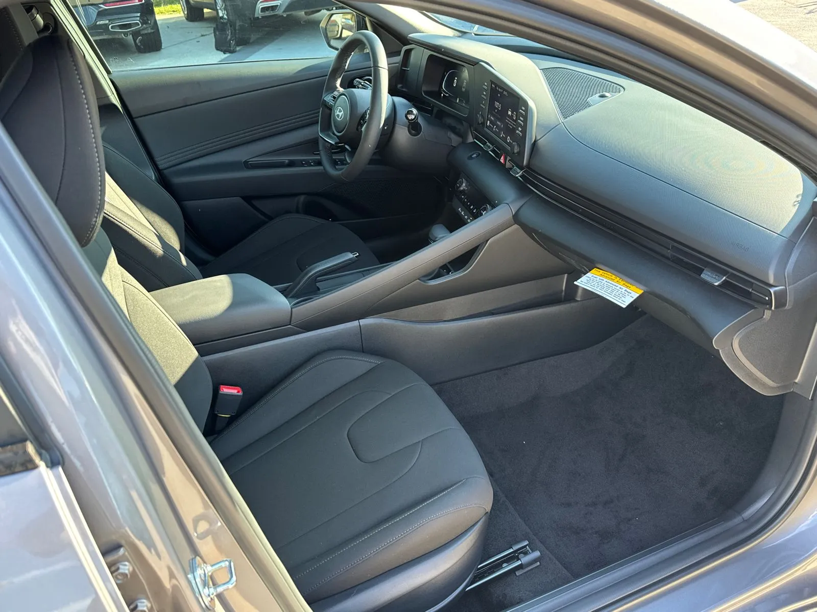 2025 Hyundai Elantra SEL - Photo 14