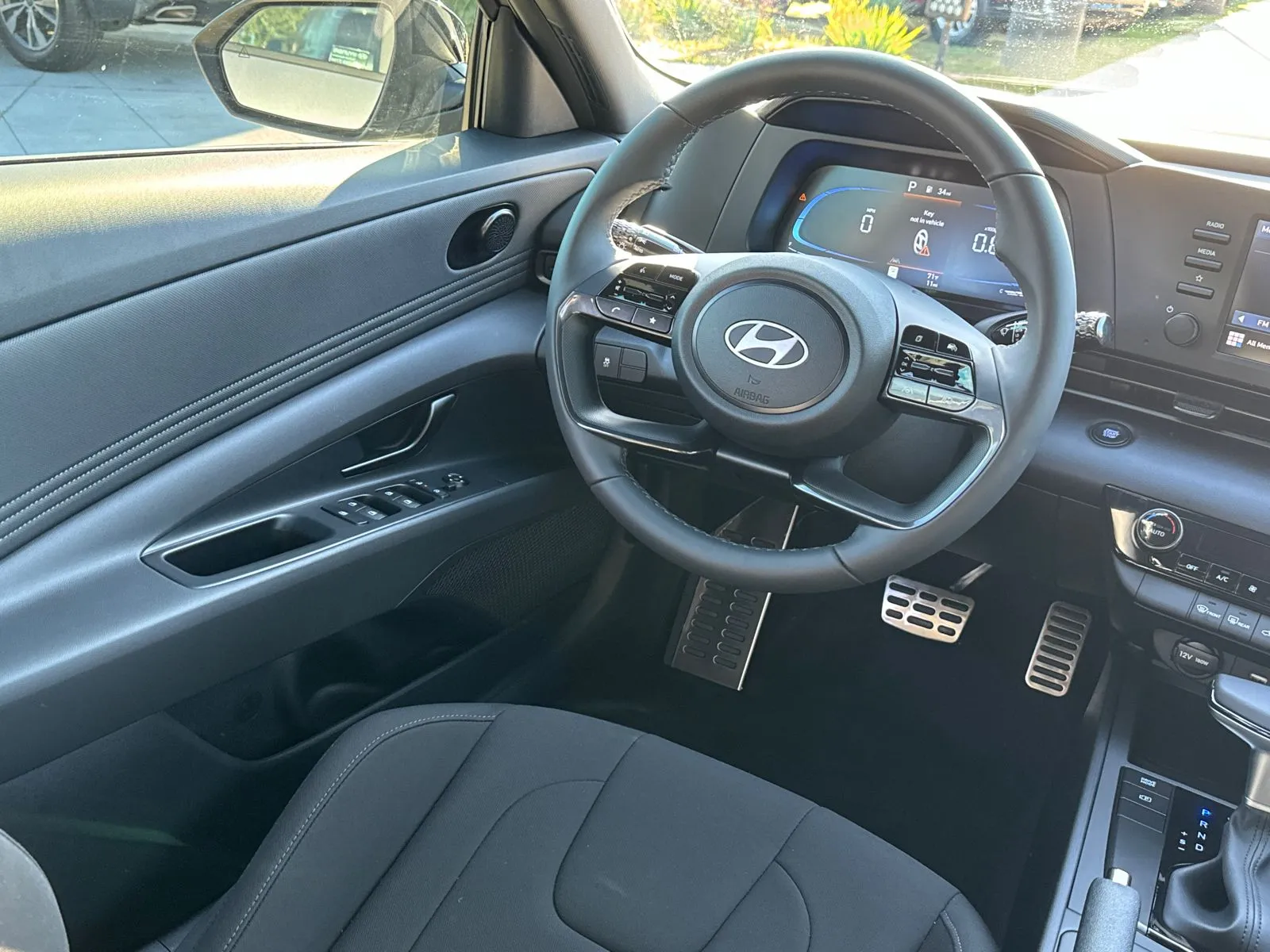 2025 Hyundai Elantra SEL - Photo 25