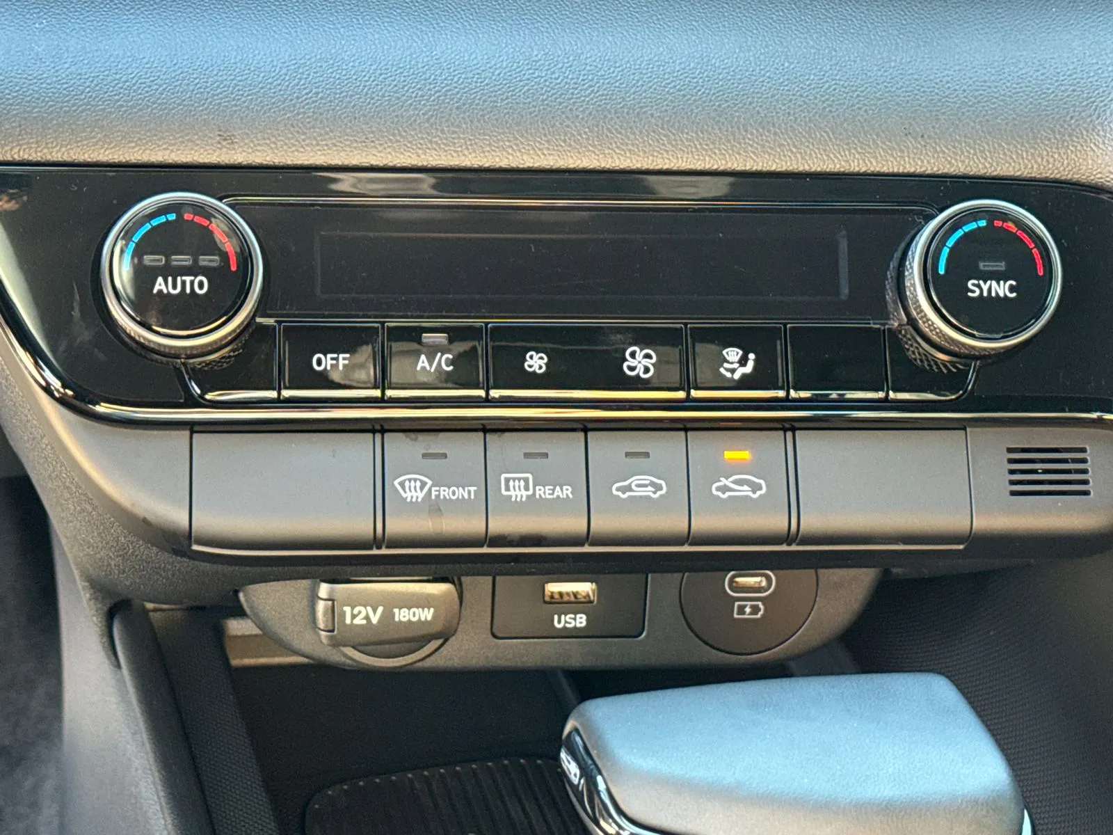 2025 Hyundai Elantra SEL - Photo 32