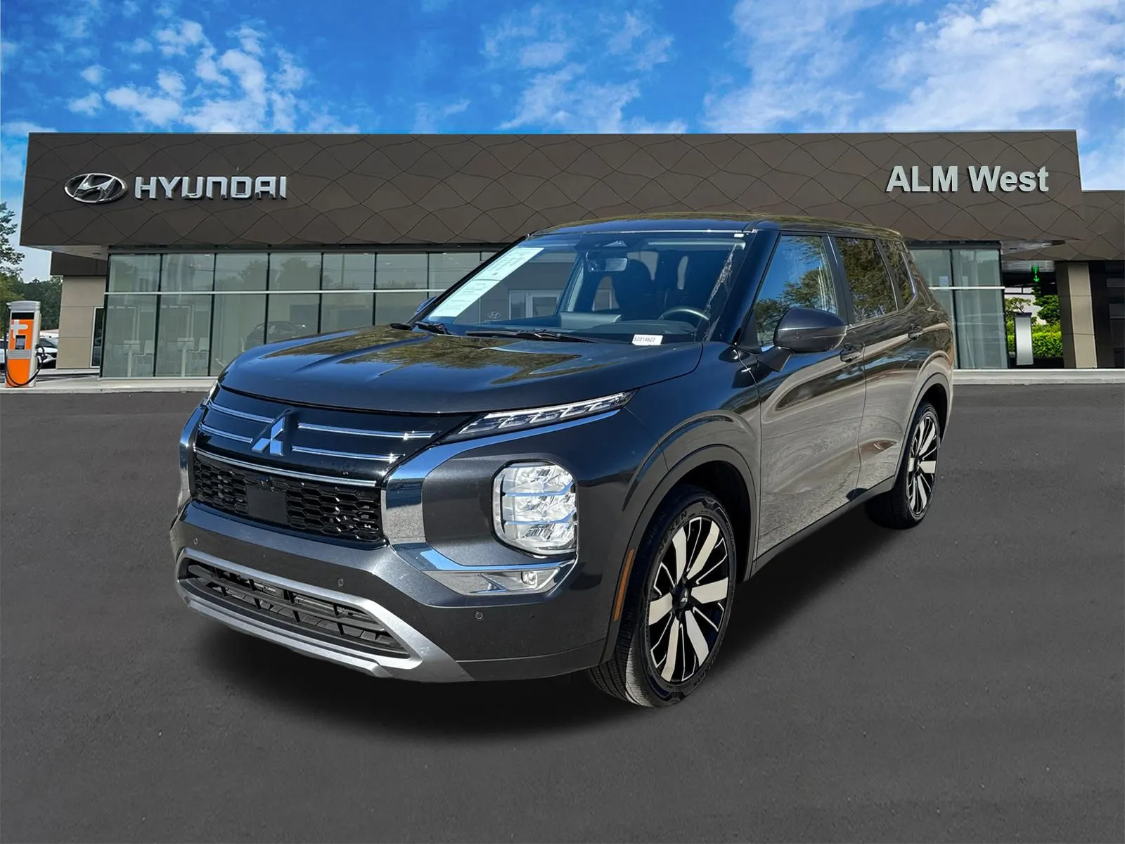 2025 Mitsubishi Outlander SE's photo
