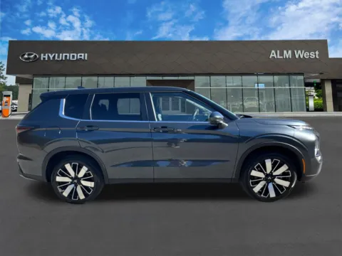 More photos of 2025 Mitsubishi Outlander SE at ALM Hyundai West, GA