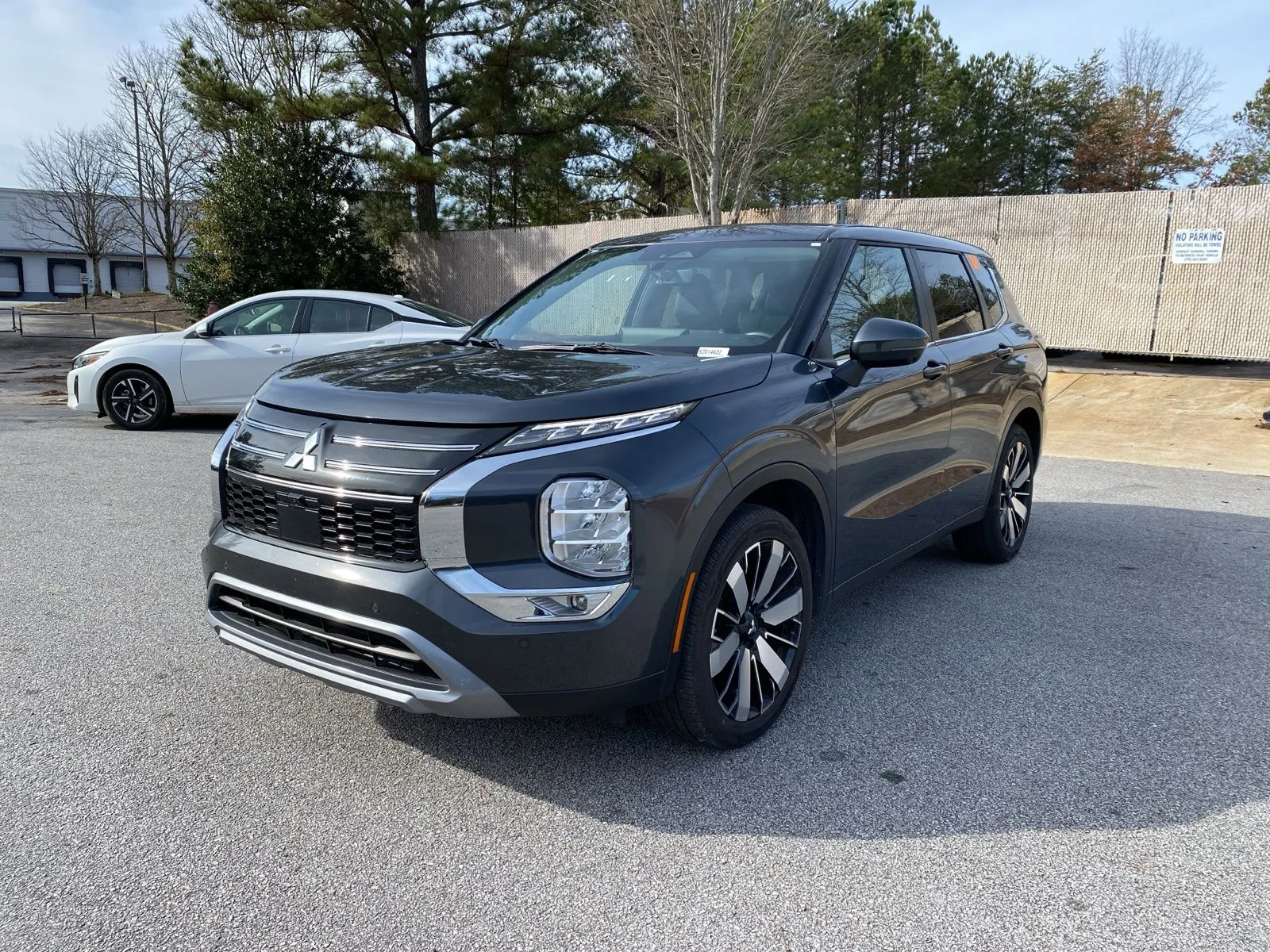 2025 Mitsubishi Outlander SE's photo