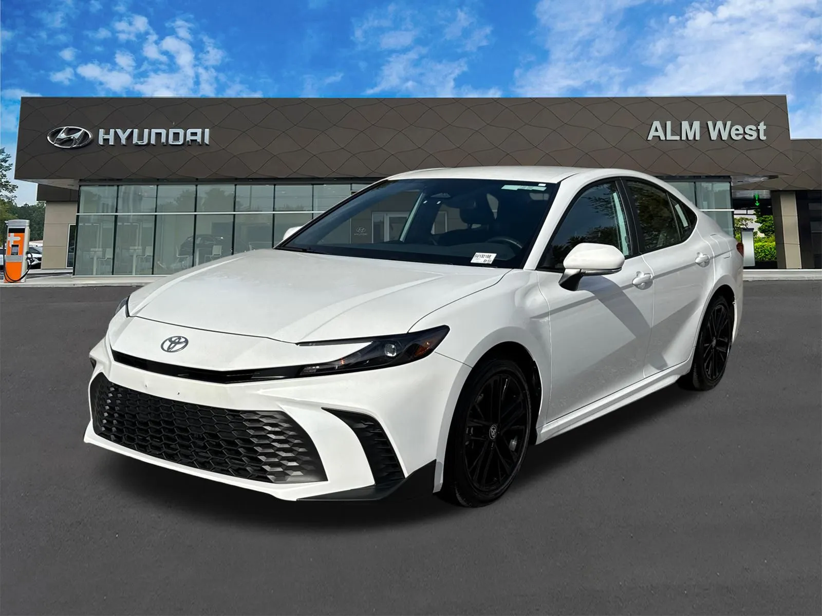 2025 Toyota Camry SE's photo