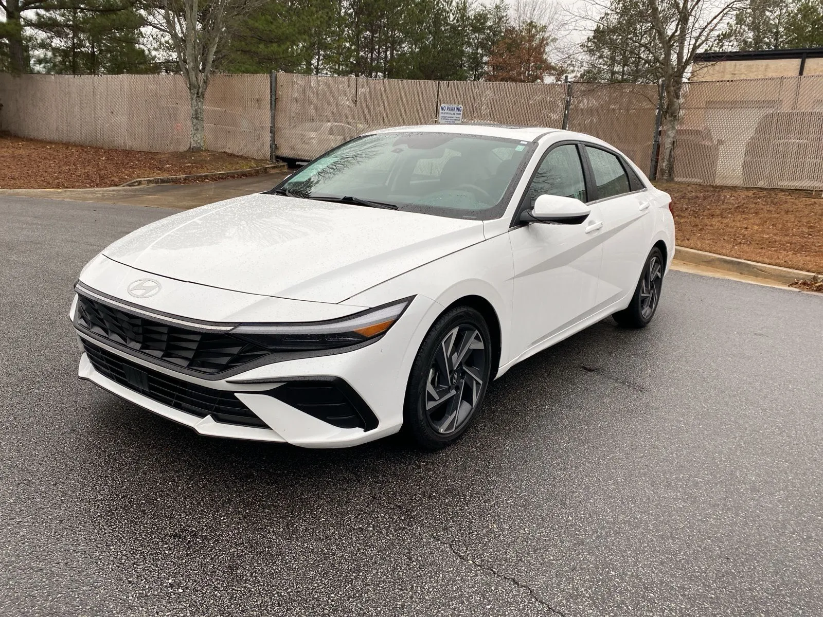 2024 Hyundai Elantra SEL's photo