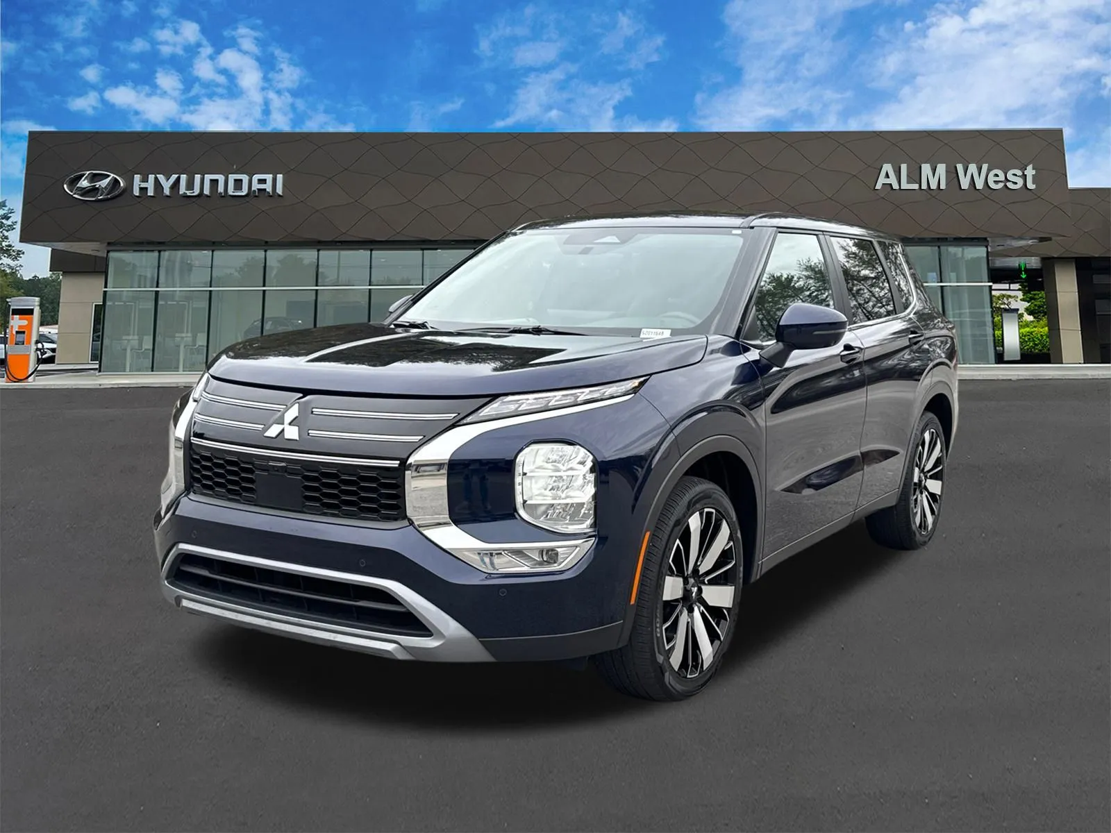 2025 Mitsubishi Outlander SE's photo
