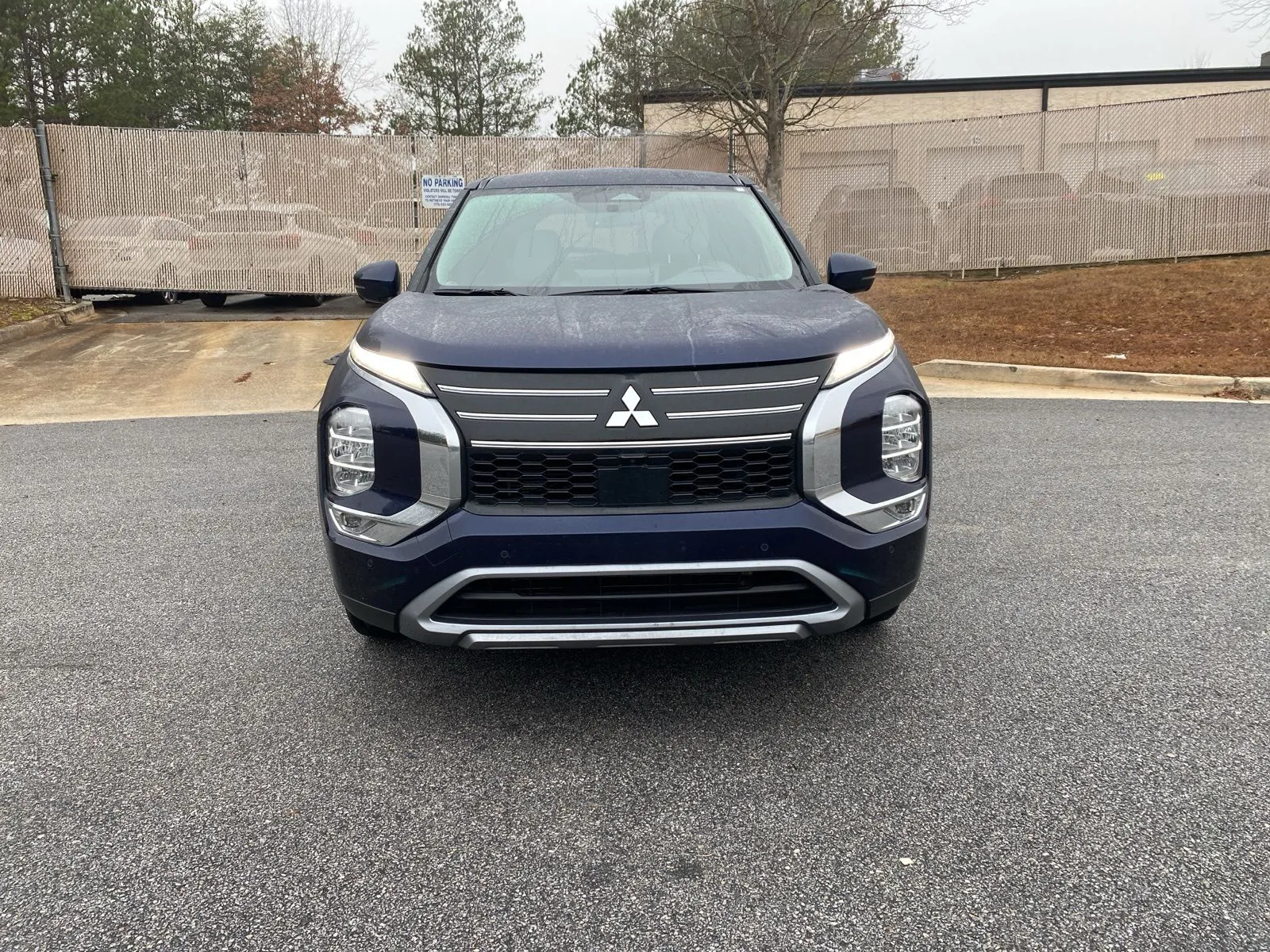 2025 Mitsubishi Outlander SE's photo