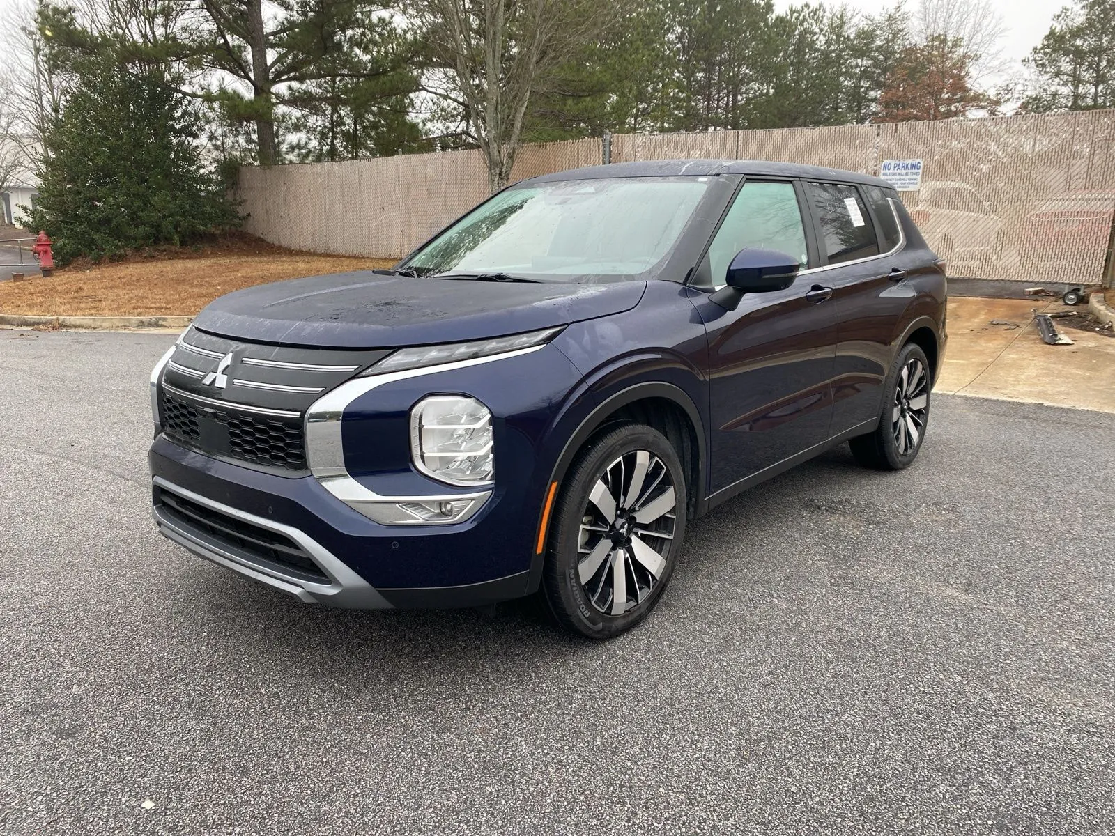 2025 Mitsubishi Outlander SE's photo