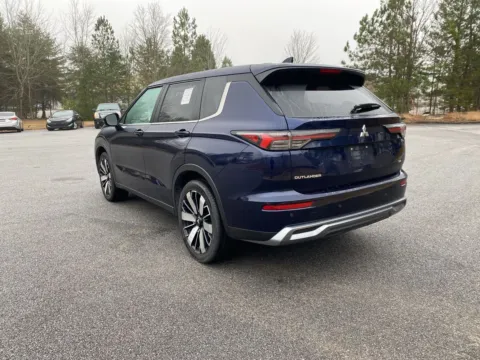 More photos of 2025 Mitsubishi Outlander SE at ALM Hyundai West, GA
