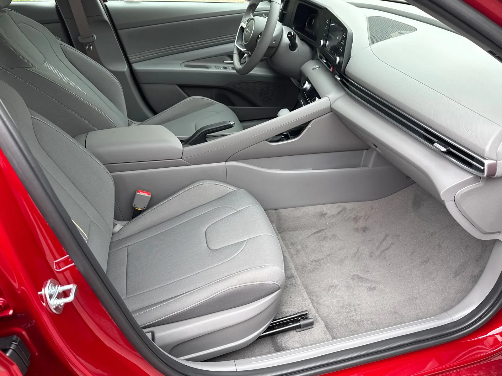 2025 Hyundai Elantra SEL - Photo 13