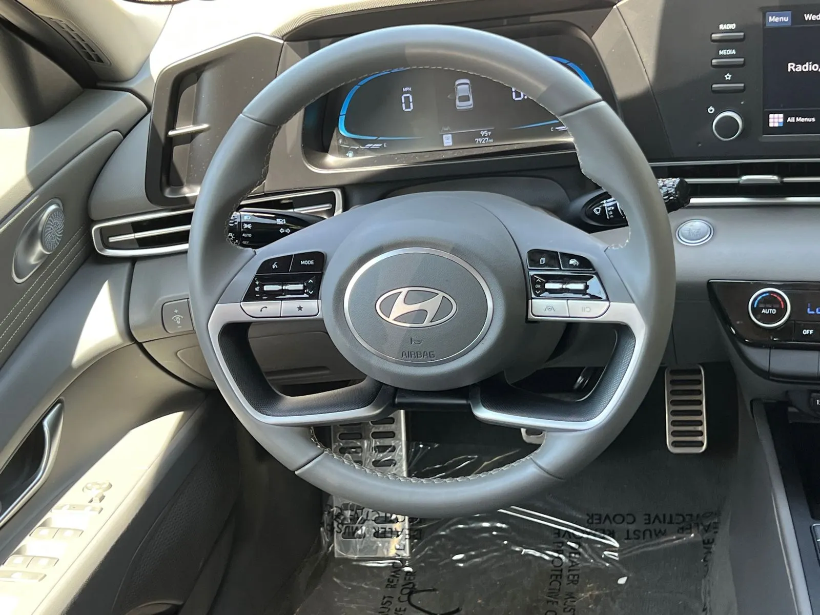 2025 Hyundai Elantra SEL - Photo 24