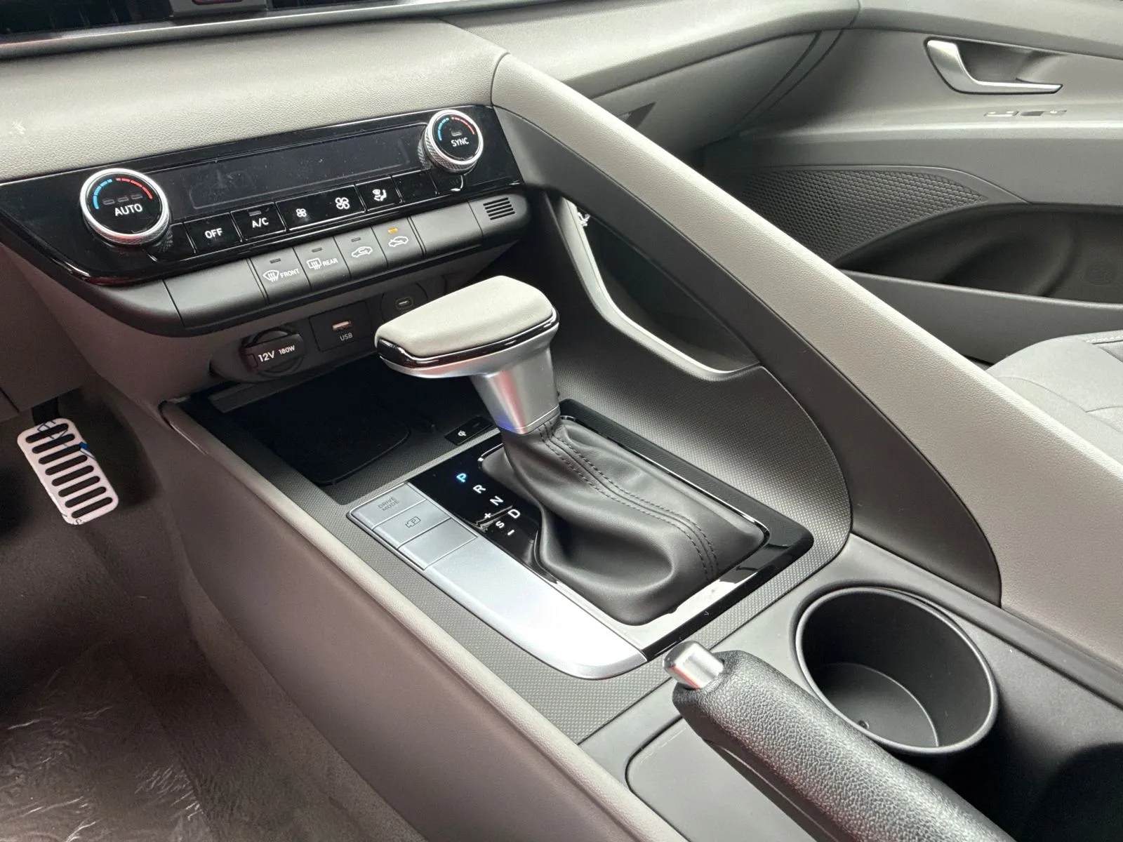2025 Hyundai Elantra SEL - Photo 29