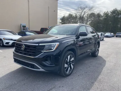 Photos of 2025 Volkswagen Atlas Cross Sport 2.0T SE w/Technology for sale in Lithia Springs, GA at ALM Hyundai West