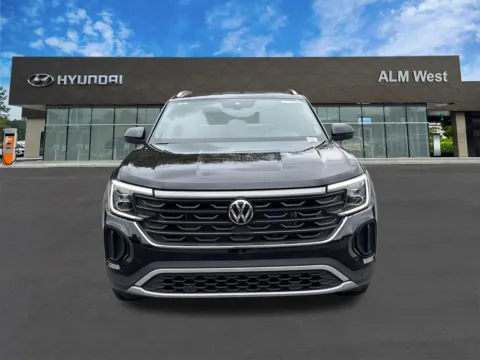 Photos of 2025 Volkswagen Atlas Cross Sport 2.0T SE w/Technology for sale in Lithia Springs, GA at ALM Hyundai West