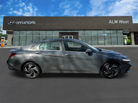 More photos of 2025 Hyundai Elantra SEL Convenience at ALM Hyundai West, GA