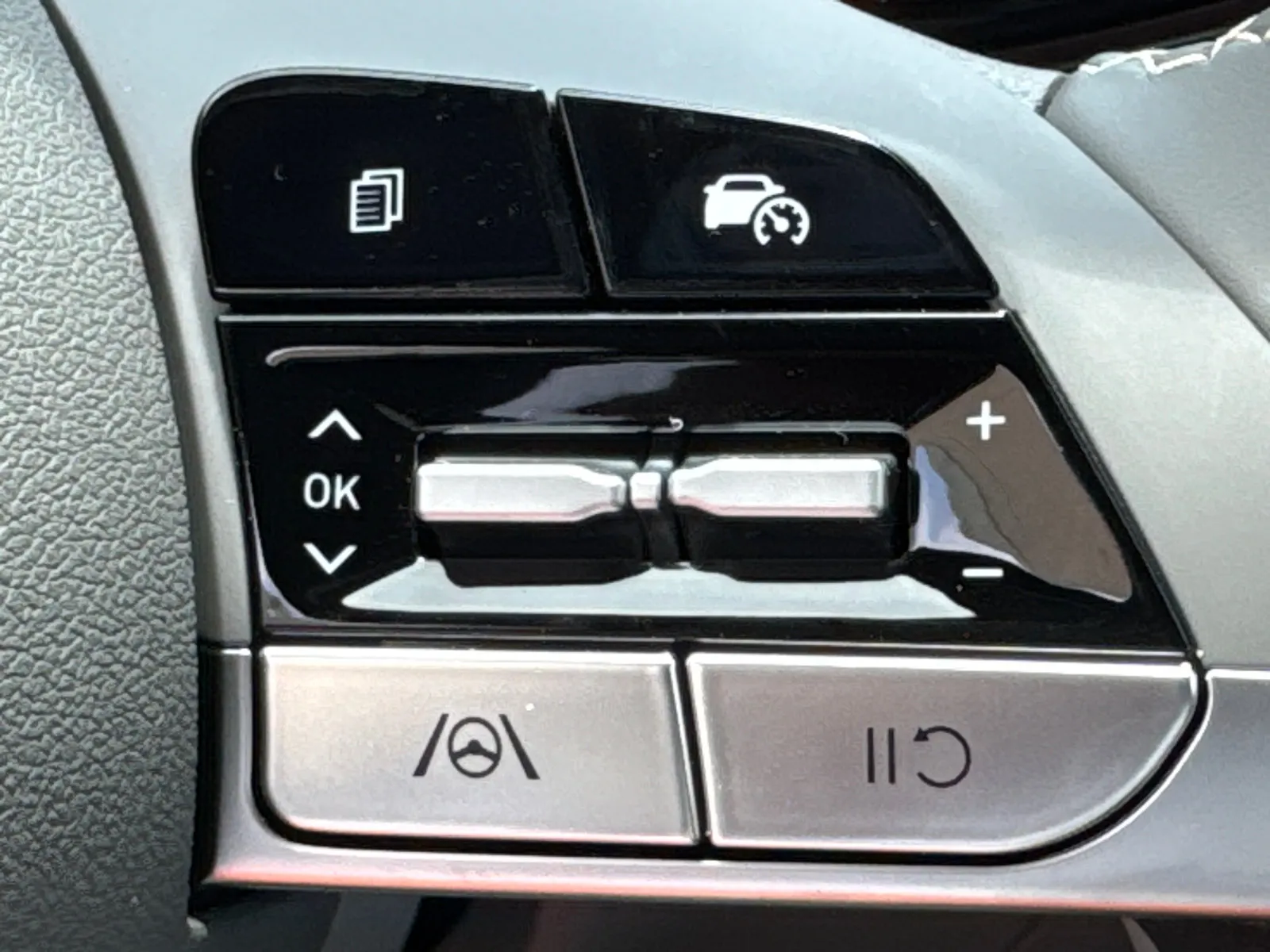 2025 Hyundai Elantra SEL - Photo 26