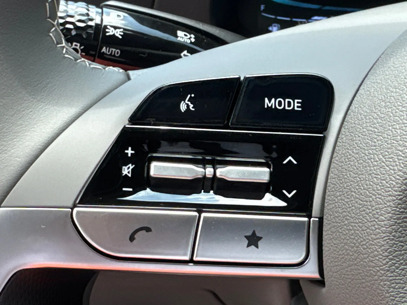 2025 Hyundai Elantra SEL - Photo 25
