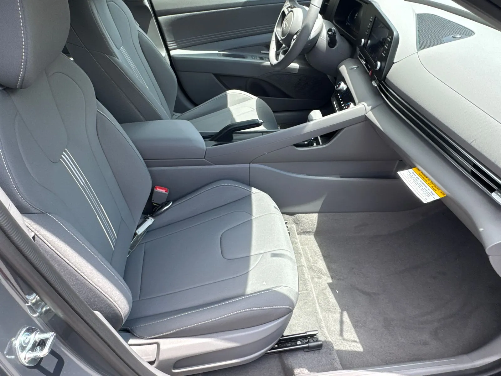 2025 Hyundai Elantra SEL - Photo 13