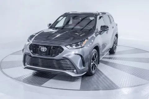 Gray 2022 Toyota Highlander XSE for sale in Lithia Springs, GA