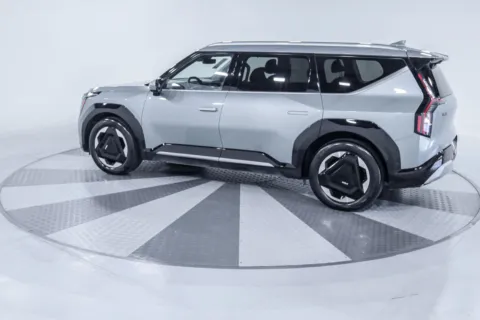 More photos of 2024 Kia EV9 Land at ALM Hyundai West, GA