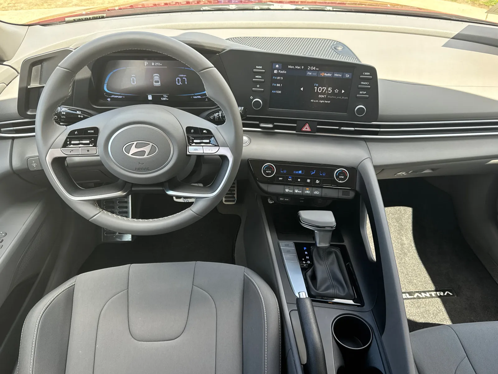 2025 Hyundai Elantra SEL - Photo 23