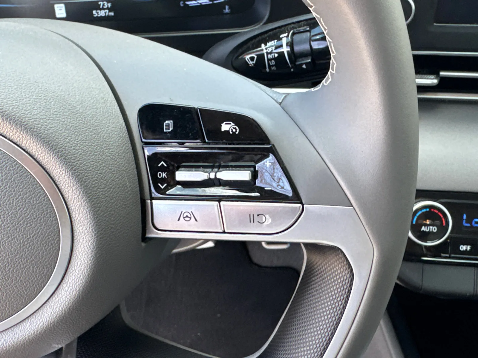 2025 Hyundai Elantra SEL - Photo 27