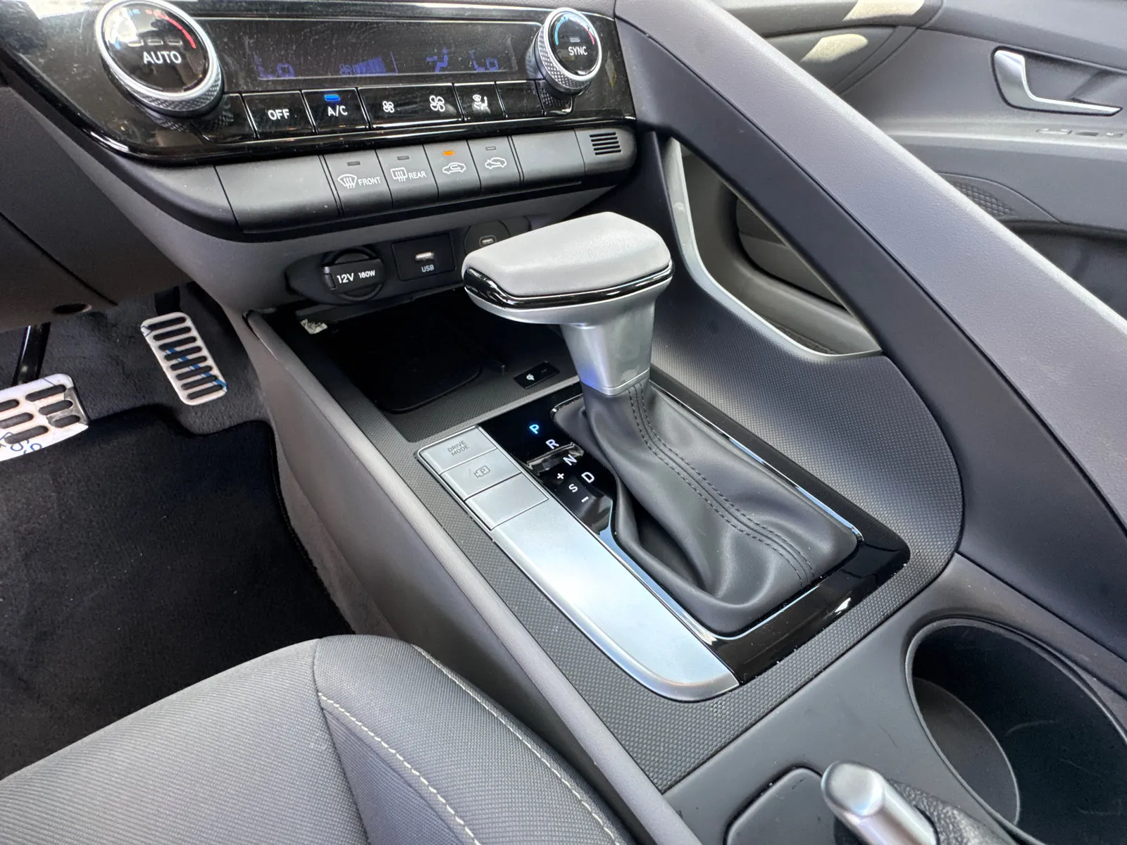 2025 Hyundai Elantra SEL - Photo 31